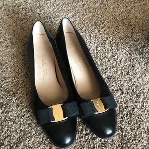 Vintage Salvatore Ferragamo bow flats
